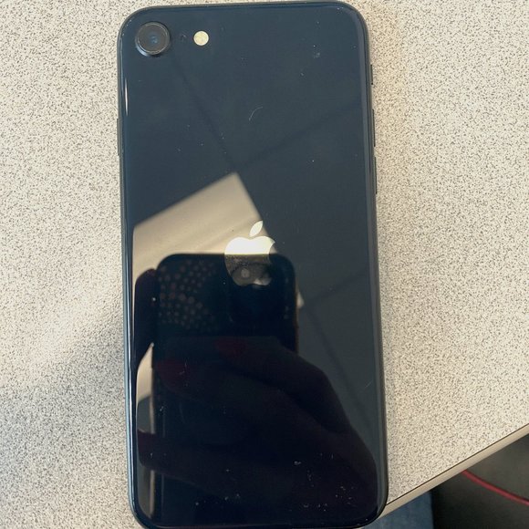 IPhone SE 64GB - LIKE NEW